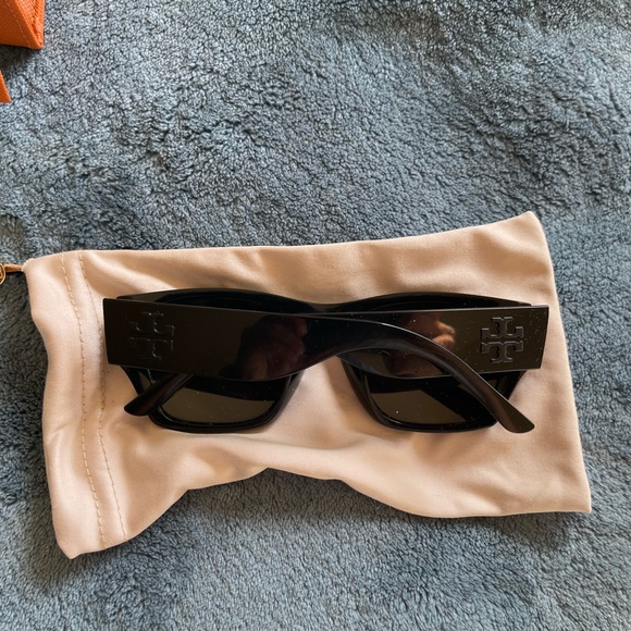 Tory Burch sunglasses - Picture 3 of 6